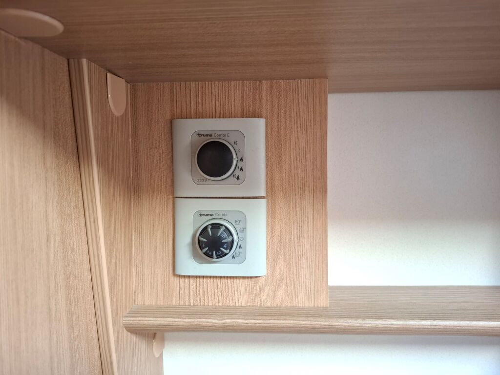 Adria Matrix 650 SF RJ 60 Years Edition 2013 Harmaa