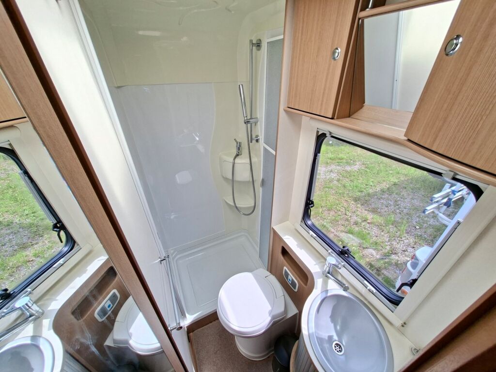 Adria Matrix 650 SF RJ 60 Years Edition 2013 Harmaa