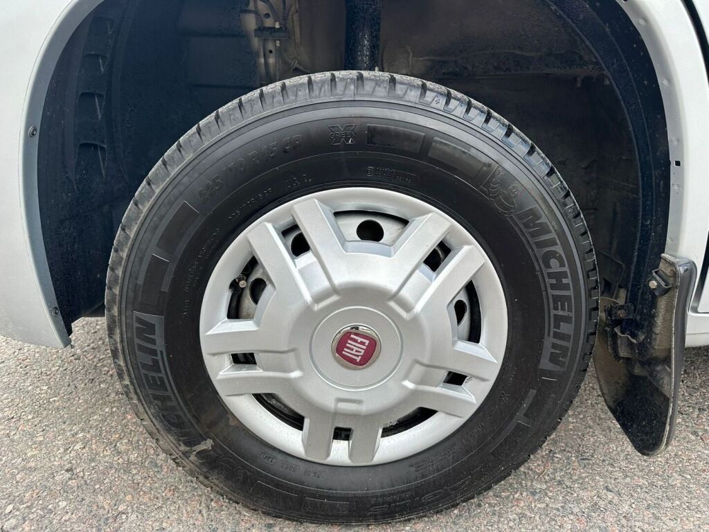 Adria Coral Plus 670 SLT 2013 Valkoinen