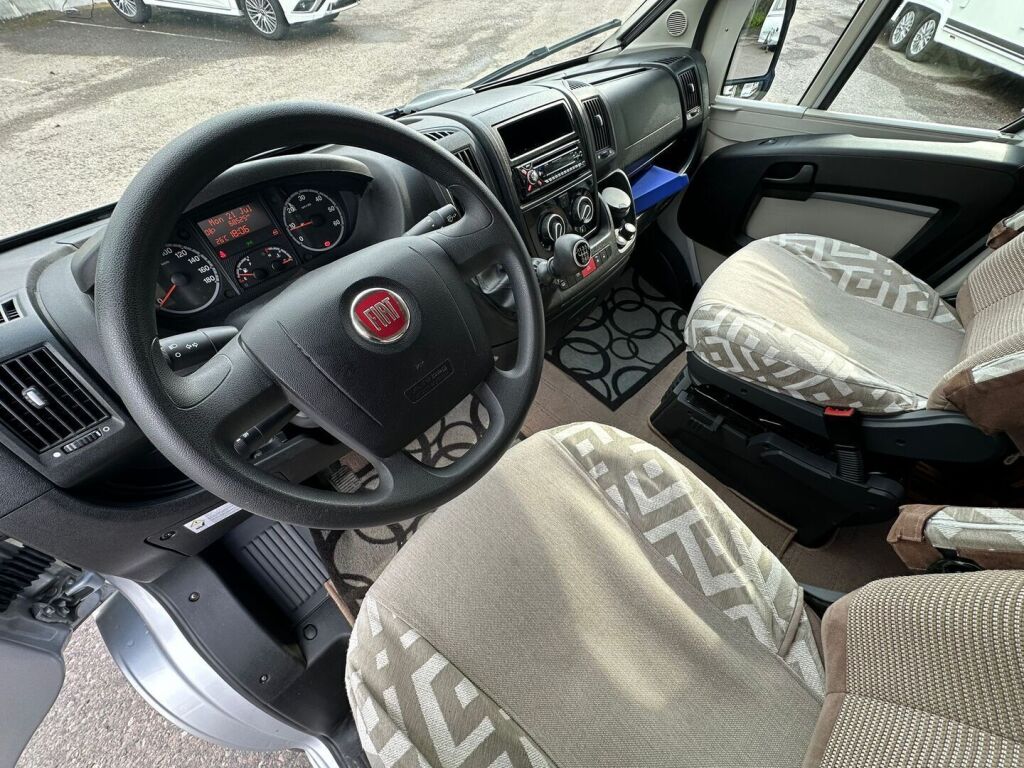 Adria Coral Plus 670 SLT 2013 Valkoinen