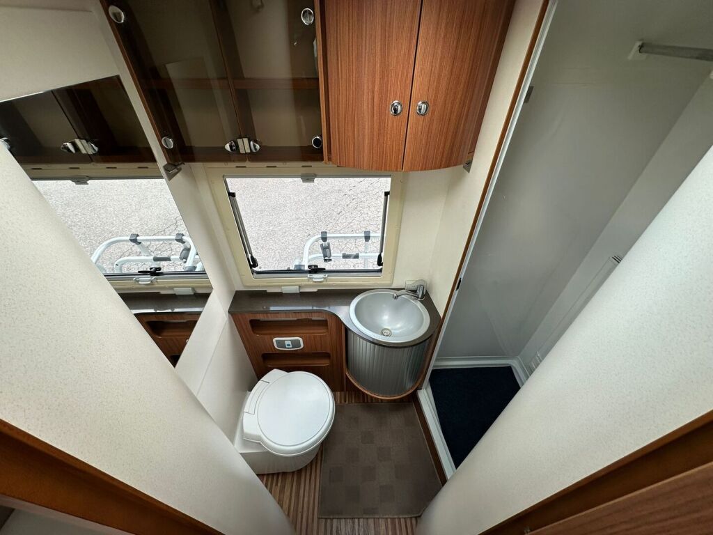 Adria Coral Plus 670 SLT 2013 Valkoinen