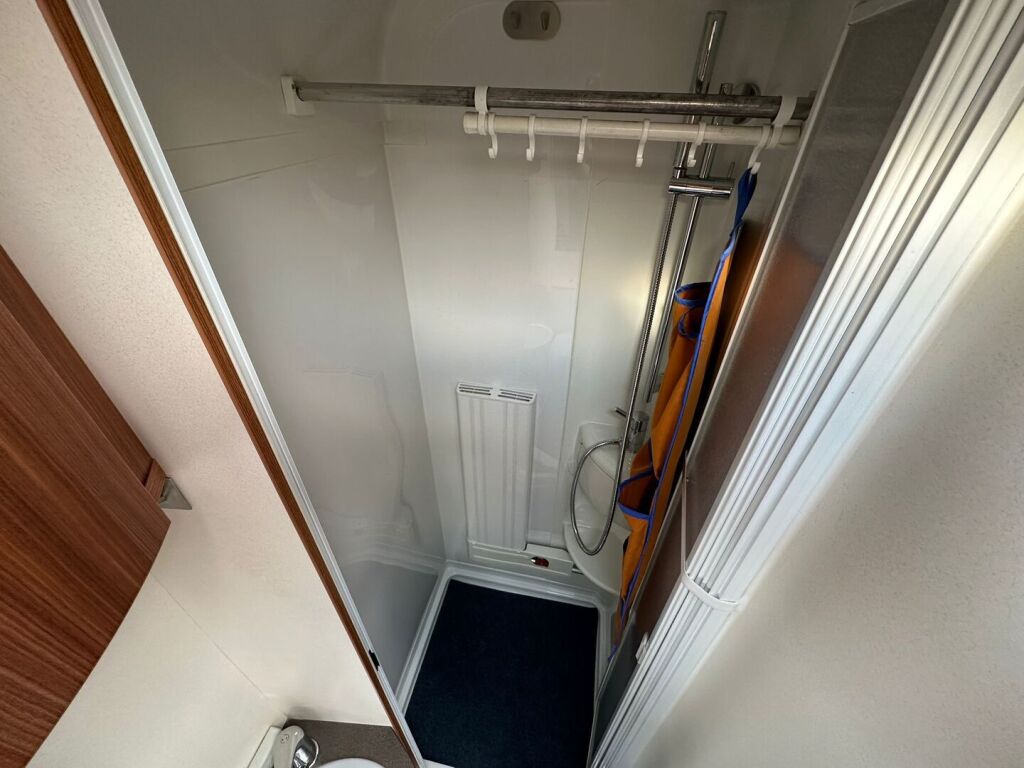 Adria Coral Plus 670 SLT 2013 Valkoinen