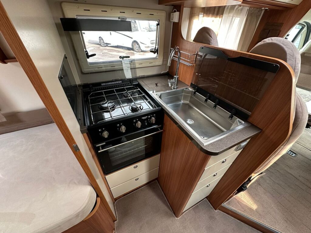 Adria Coral Plus 670 SLT 2013 Valkoinen