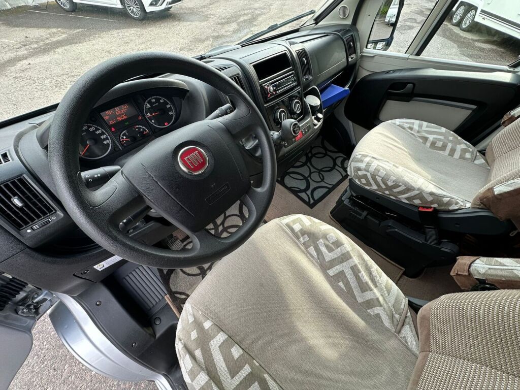 Adria Coral Plus 670 SLT 2013 Valkoinen