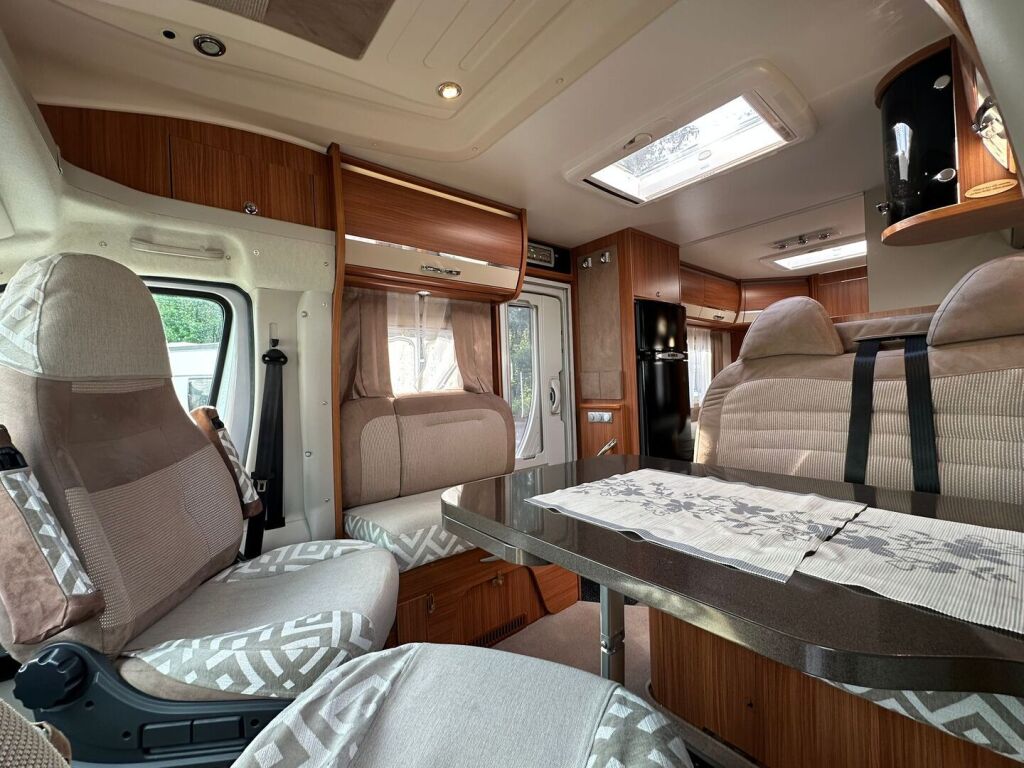 Adria Coral Plus 670 SLT 2013 Valkoinen