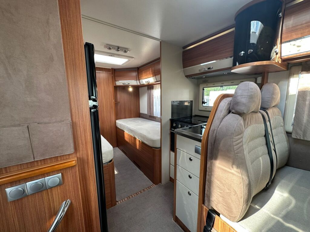 Adria Coral Plus 670 SLT 2013 Valkoinen