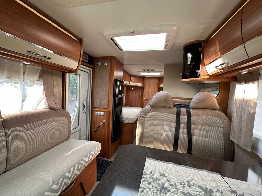 Adria Coral Plus 670 SLT 2013 Valkoinen
