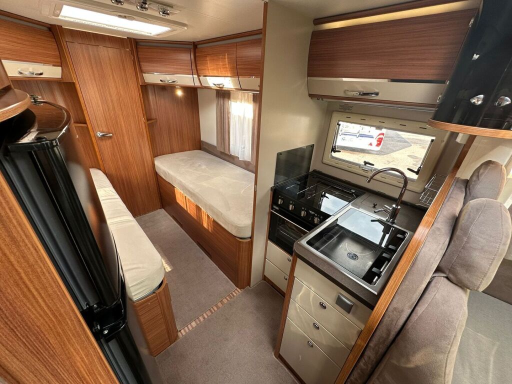 Adria Coral Plus 670 SLT 2013 Valkoinen