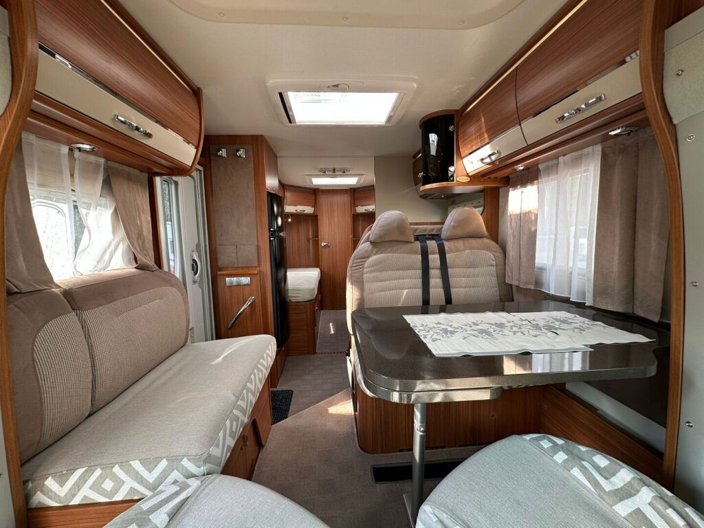 Adria Coral Plus 670 SLT 2013 Valkoinen