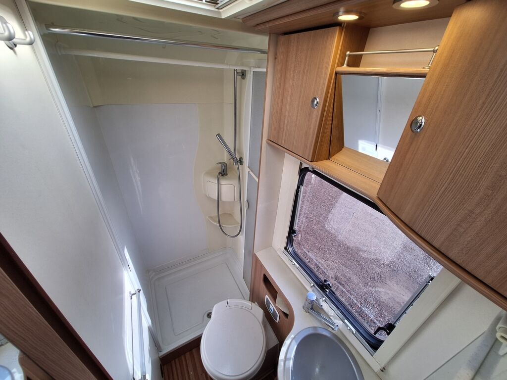 Adria Matrix Axess 650 SF 2013 Harmaa