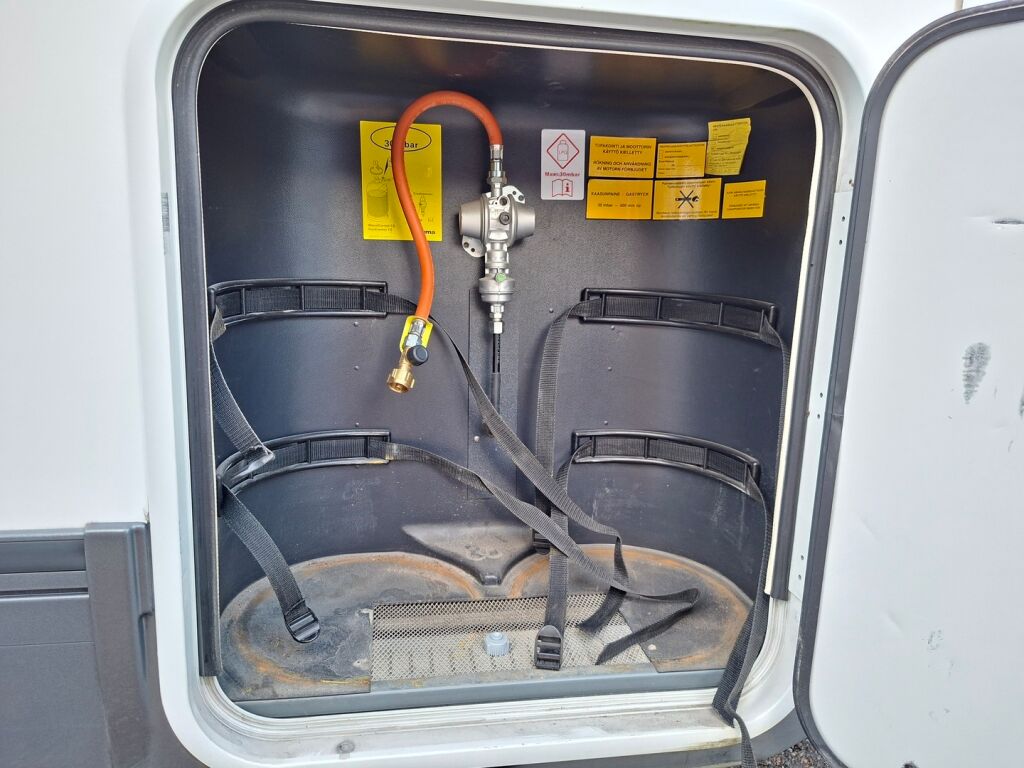 Adria Matrix Supreme 687 SL 2013 Harmaa