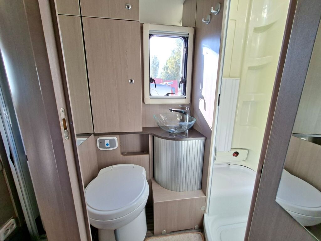 Adria Matrix Supreme 687 SL 2013 Harmaa