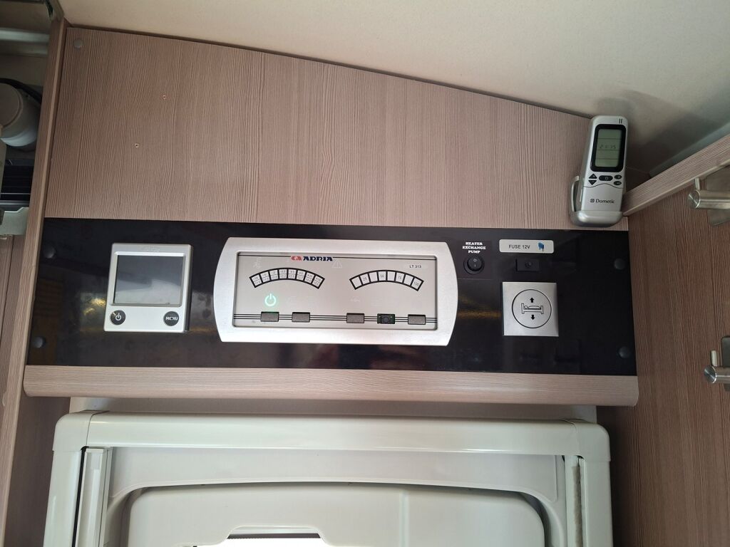 Adria Matrix Supreme 687 SL 2013 Harmaa