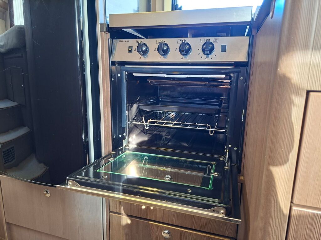Adria Matrix Supreme 687 SL 2013 Harmaa