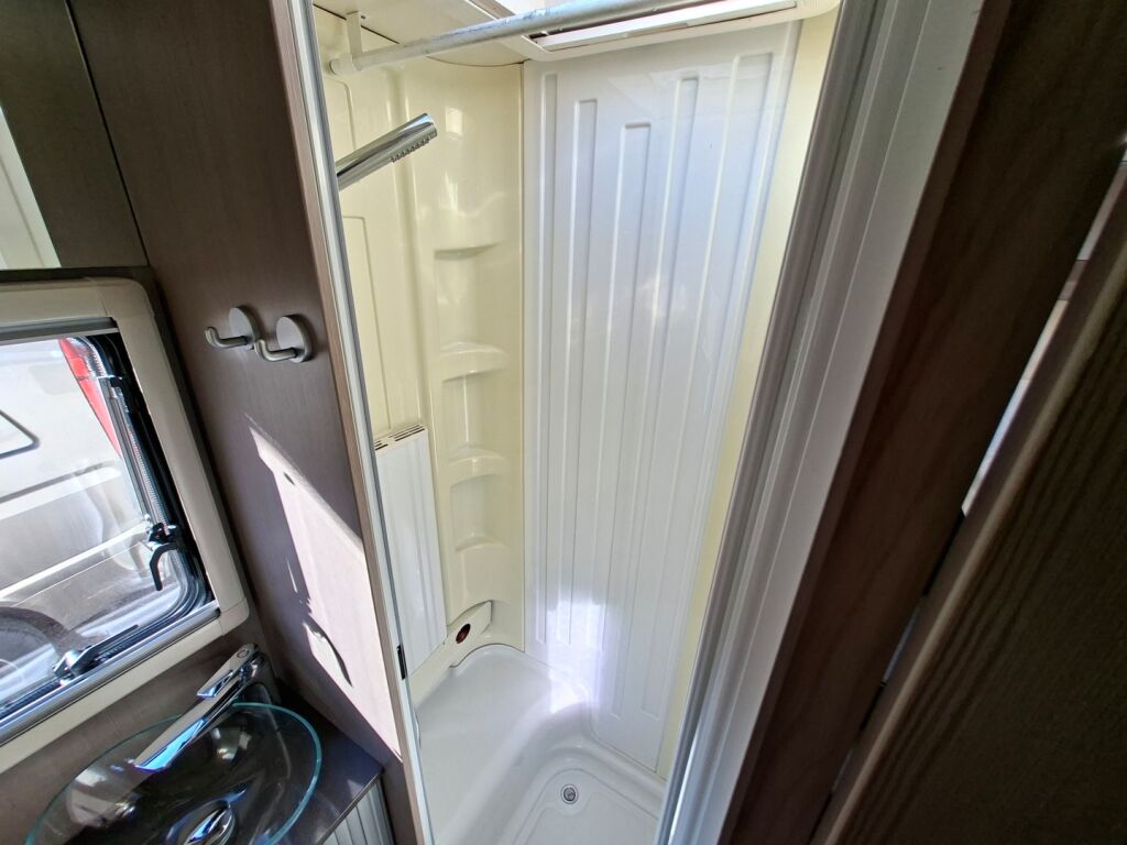 Adria Matrix Supreme 687 SL 2013 Harmaa