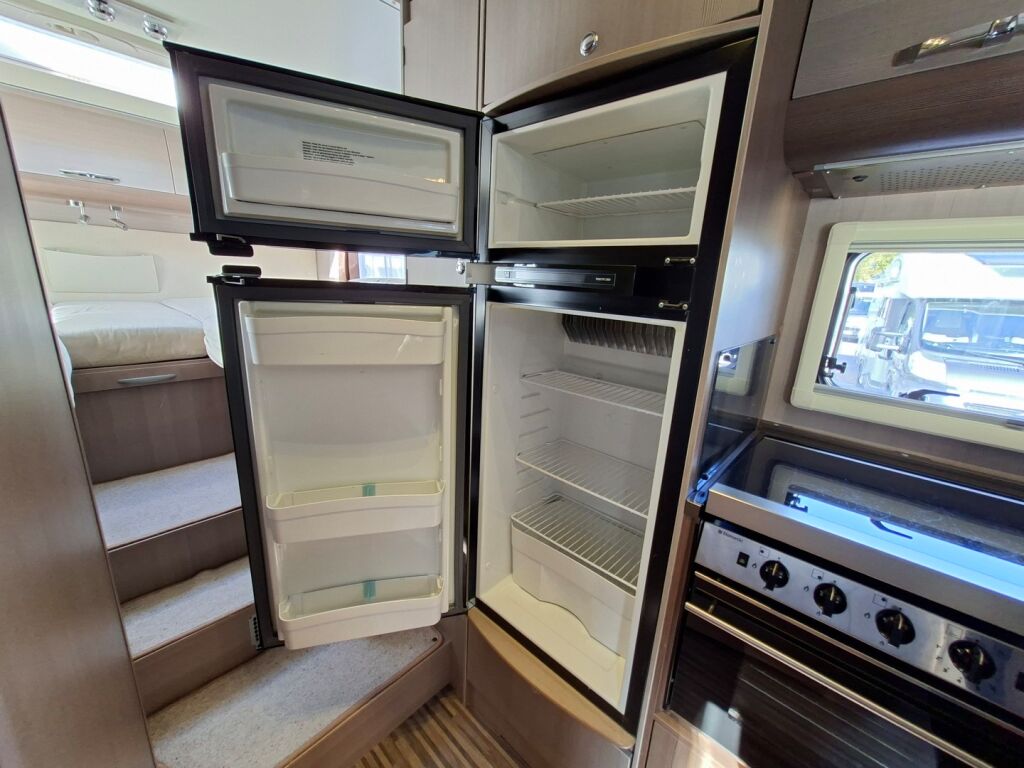 Adria Matrix Supreme 687 SL 2013 Harmaa
