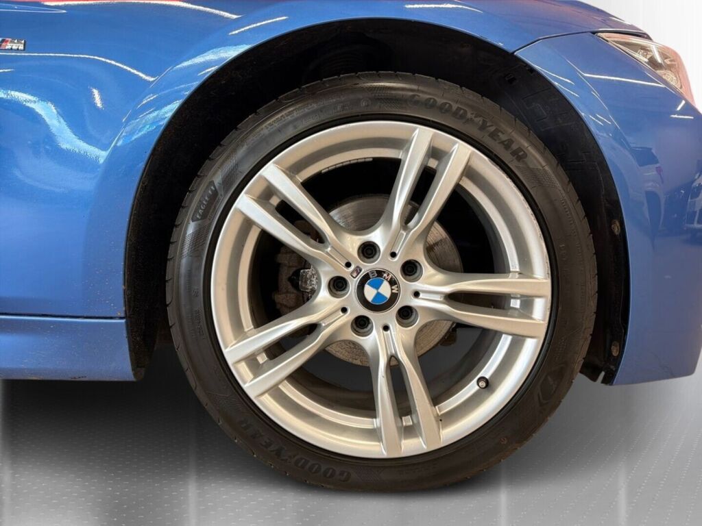 BMW 320 2014 Sininen
