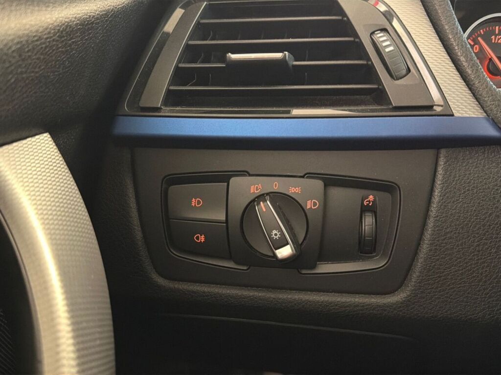 BMW 320 2014 Sininen