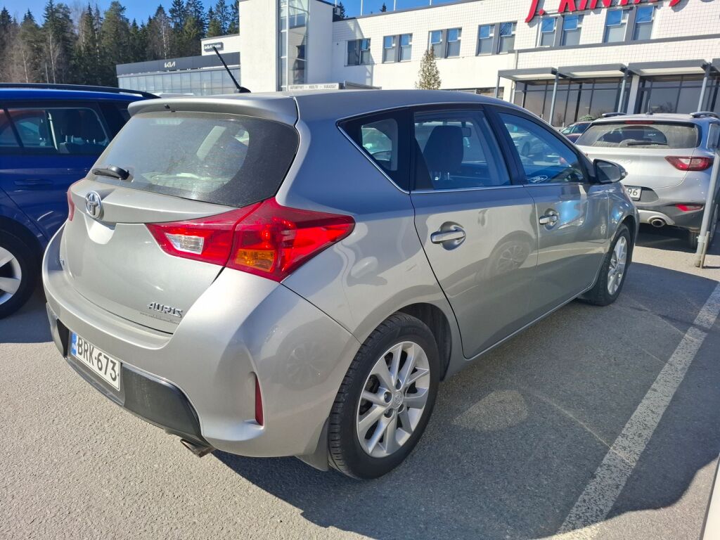 Toyota Auris 2013 Harmaa