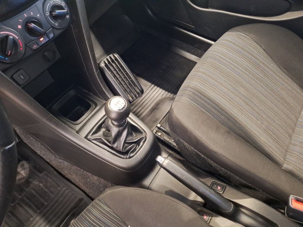 Suzuki Swift 2013 Musta