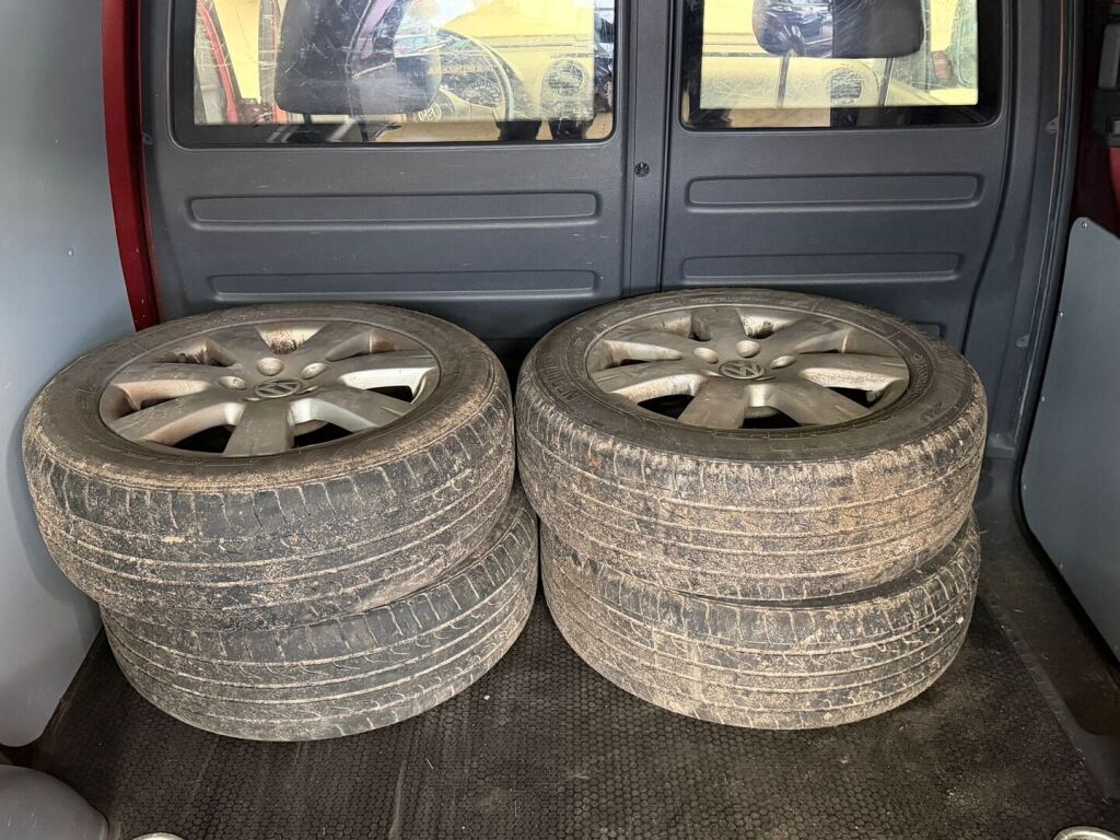 Volkswagen Caddy 2013 Punainen