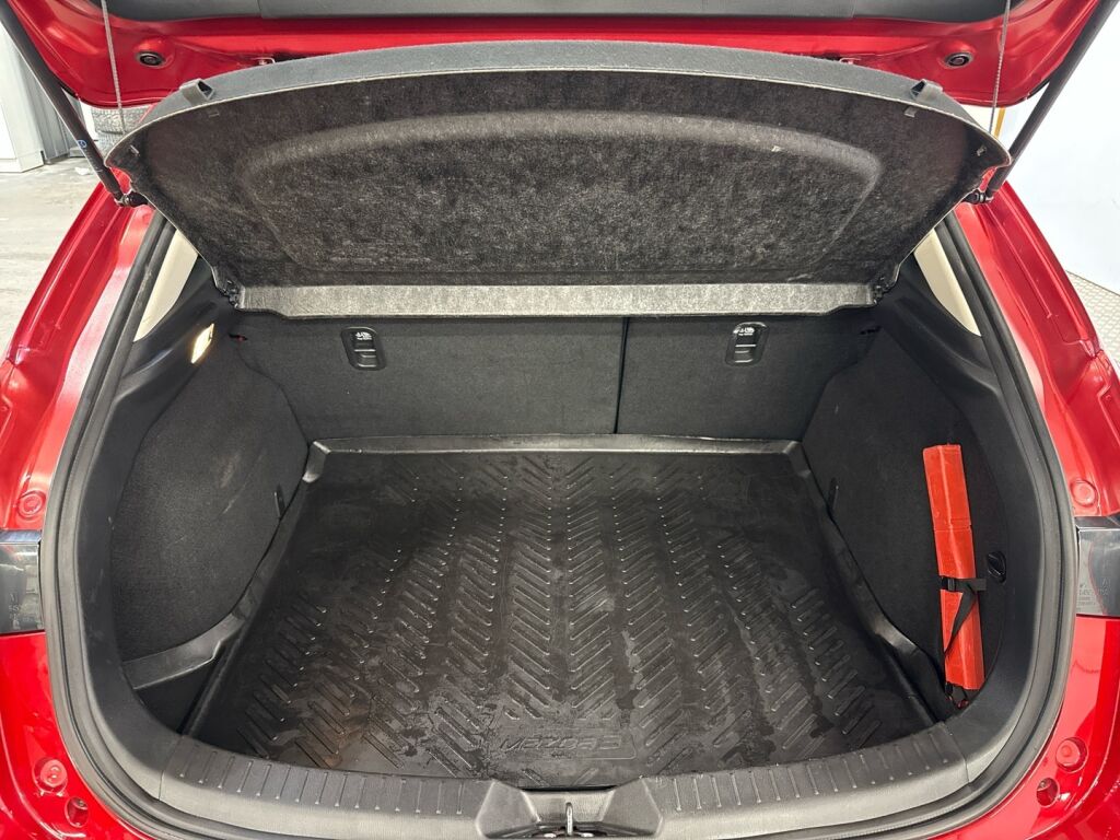 Mazda Mazda3 2014 Punainen