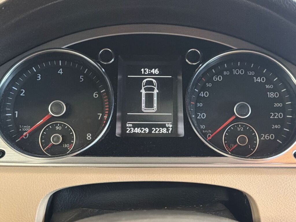 Volkswagen Passat 2014 Ruskea (beige)