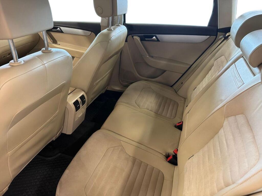 Volkswagen Passat 2014 Ruskea (beige)