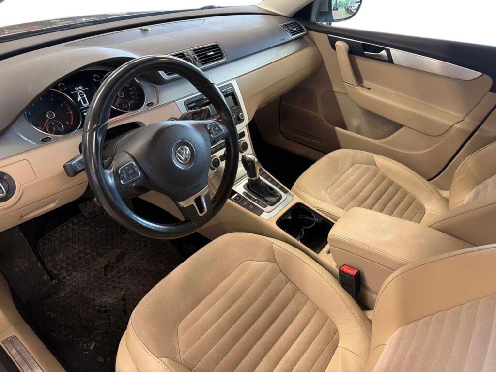 Volkswagen Passat 2014 Ruskea (beige)