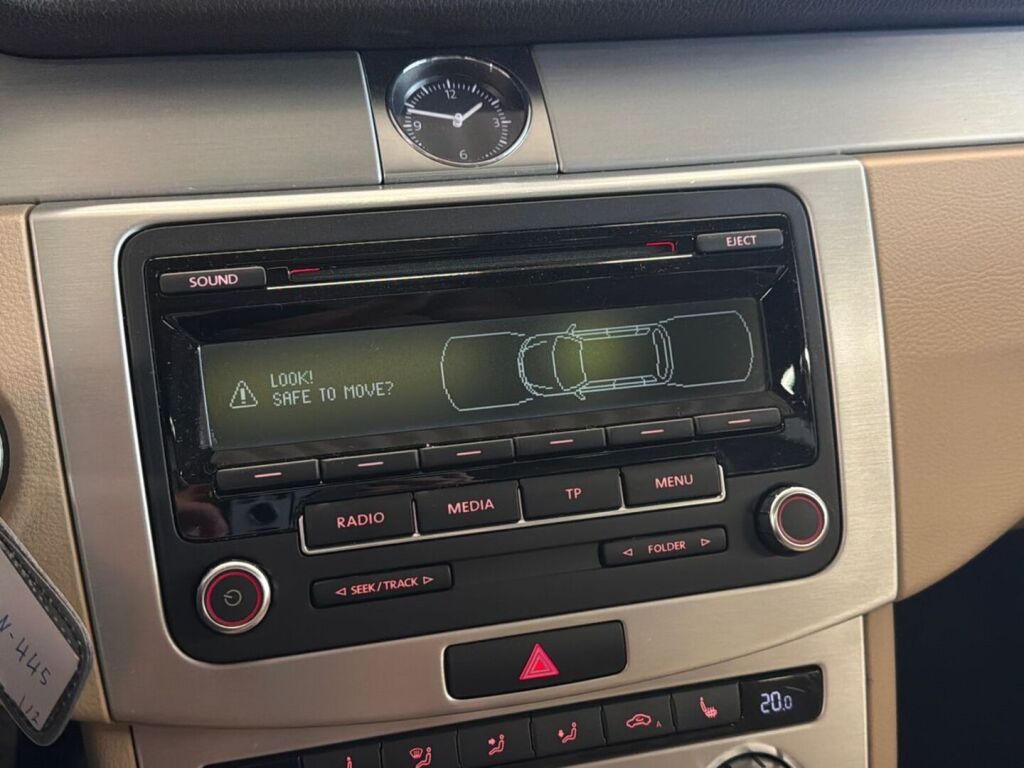 Volkswagen Passat 2014 Ruskea (beige)