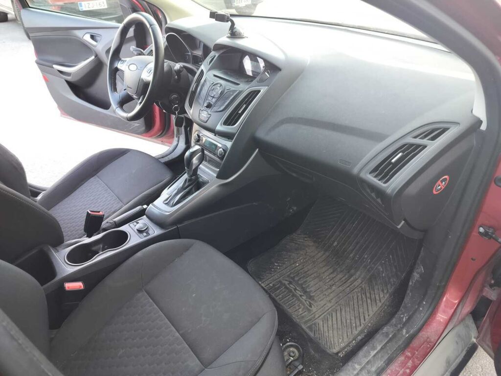 Ford Focus 2014 Punainen