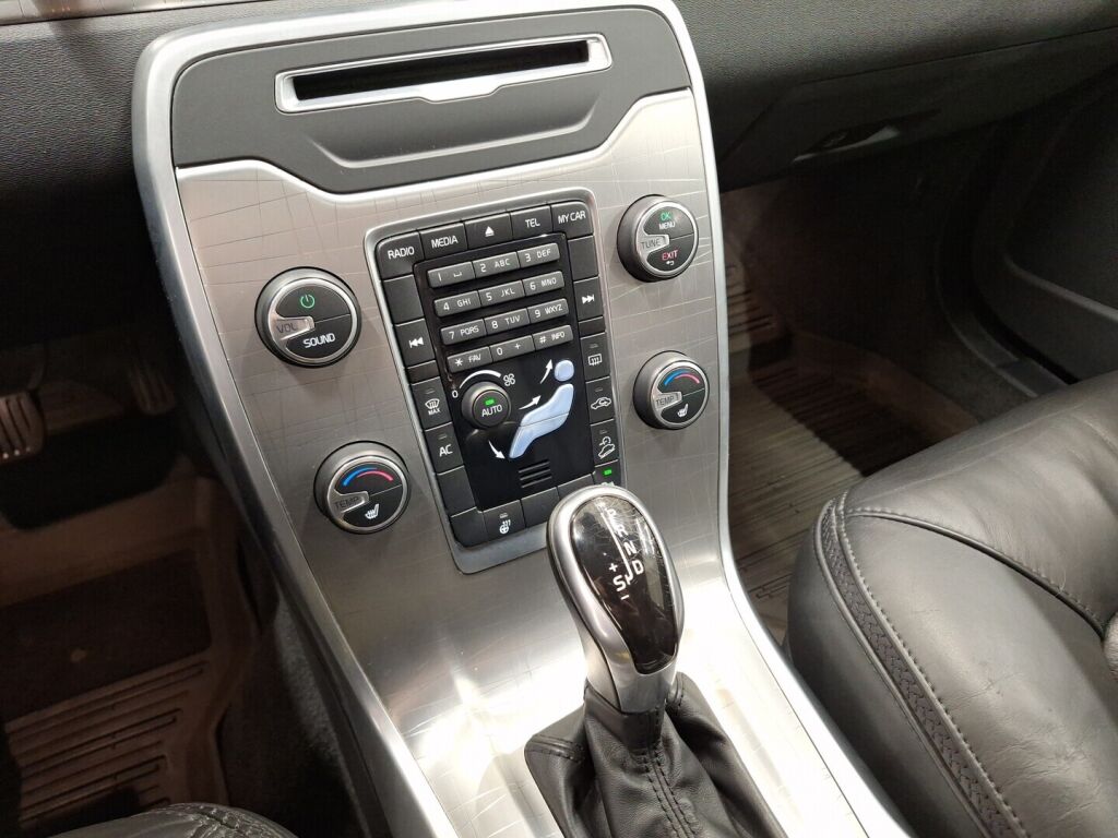 Volvo XC70 2014 Ruskea (beige)