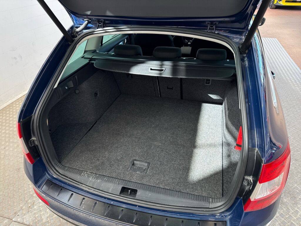 Skoda Octavia 2014 Sininen