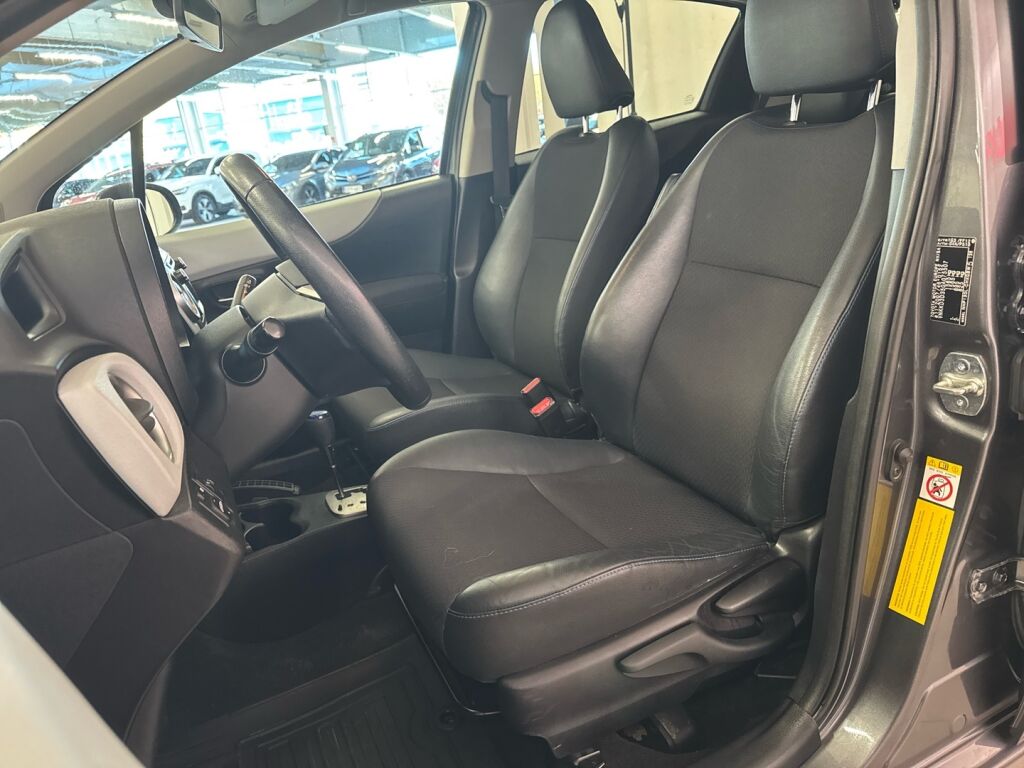Toyota Yaris 2014 Harmaa