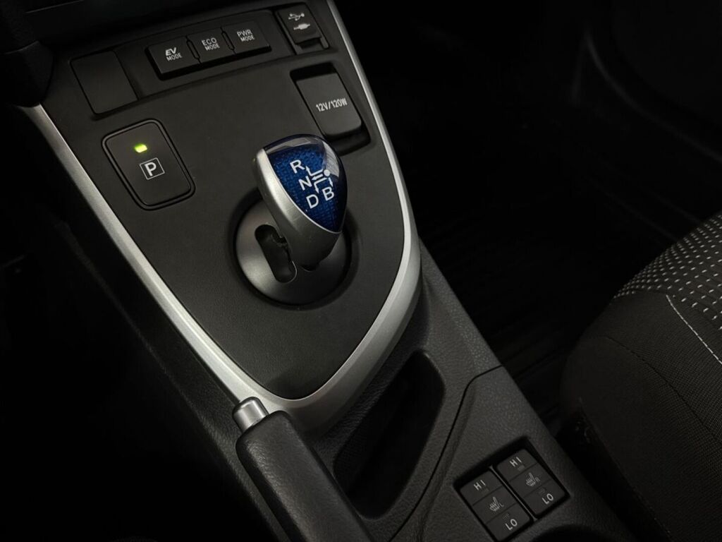Toyota Auris 2014 Punainen