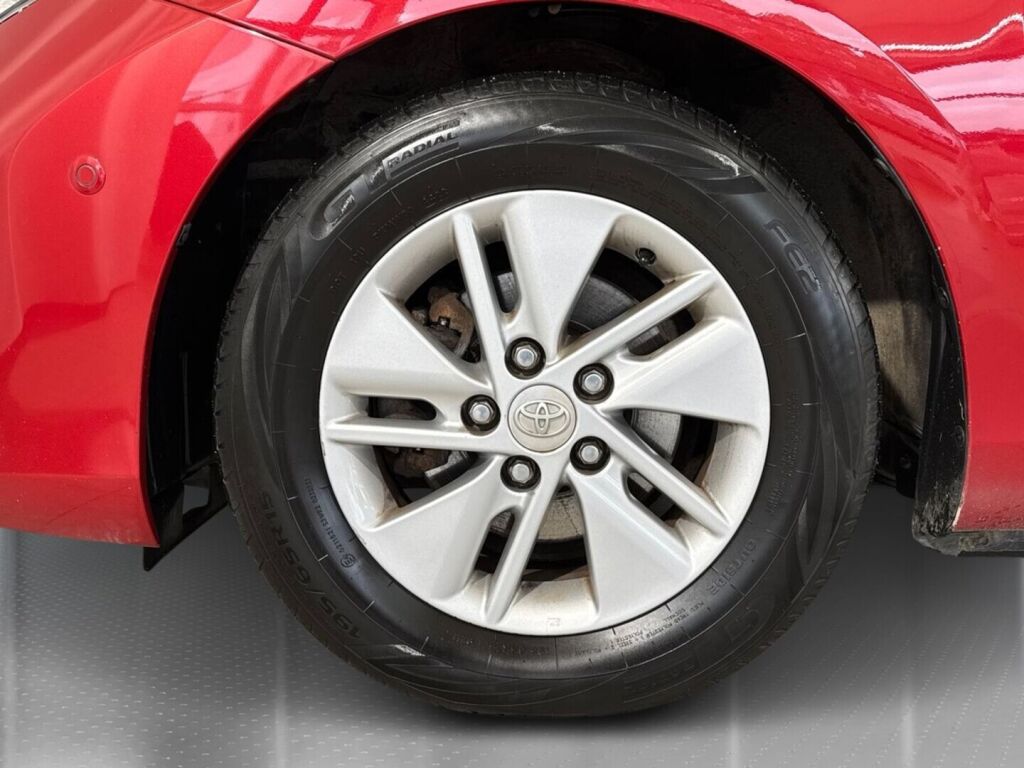 Toyota Auris 2014 Punainen