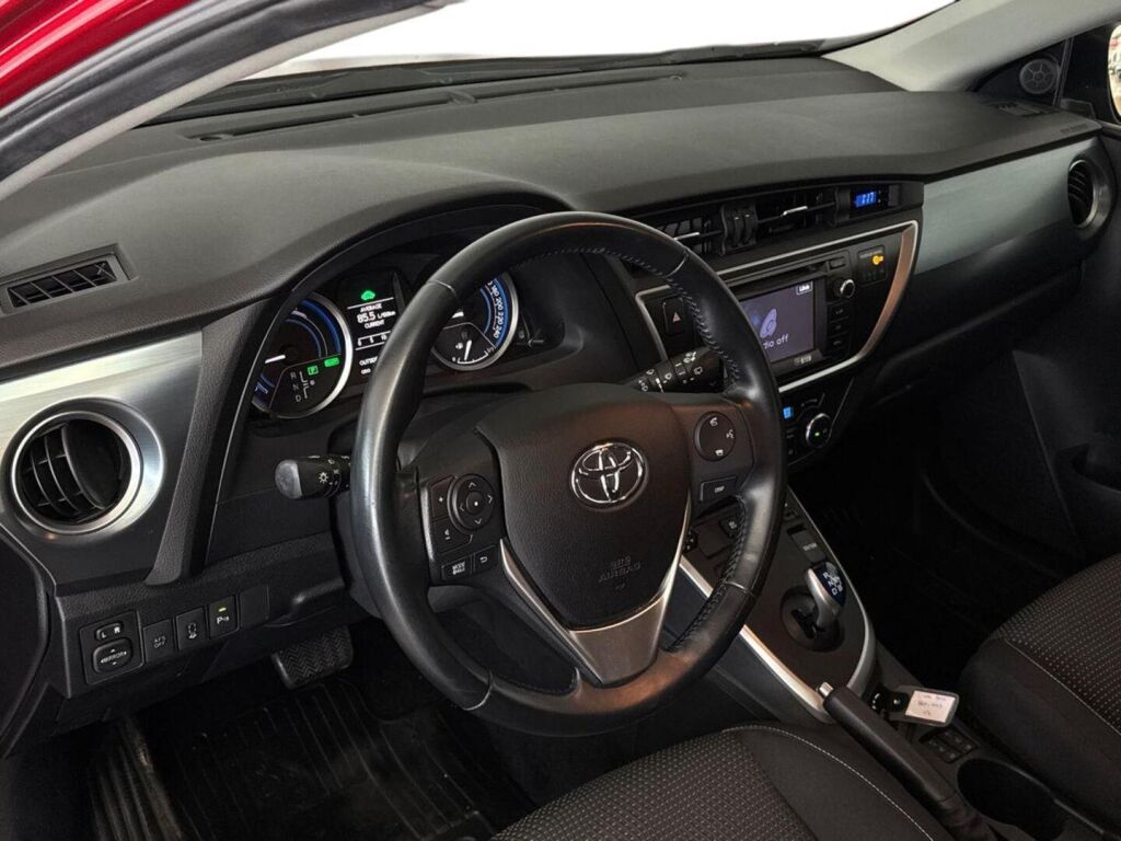 Toyota Auris 2014 Punainen