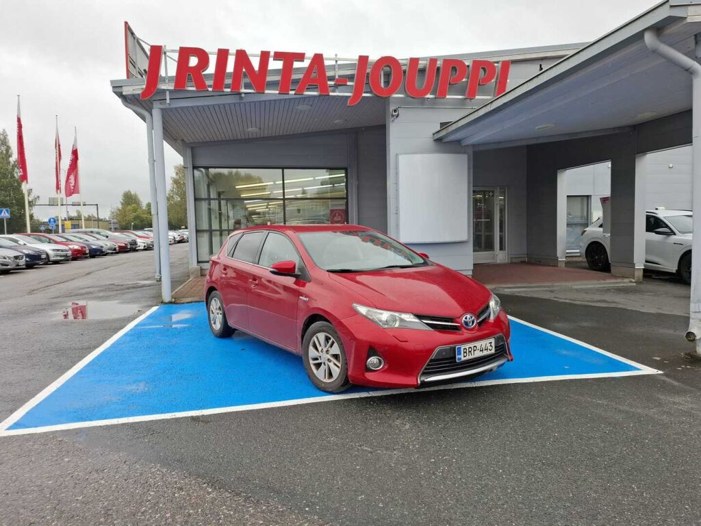 Toyota Auris 2014 Punainen