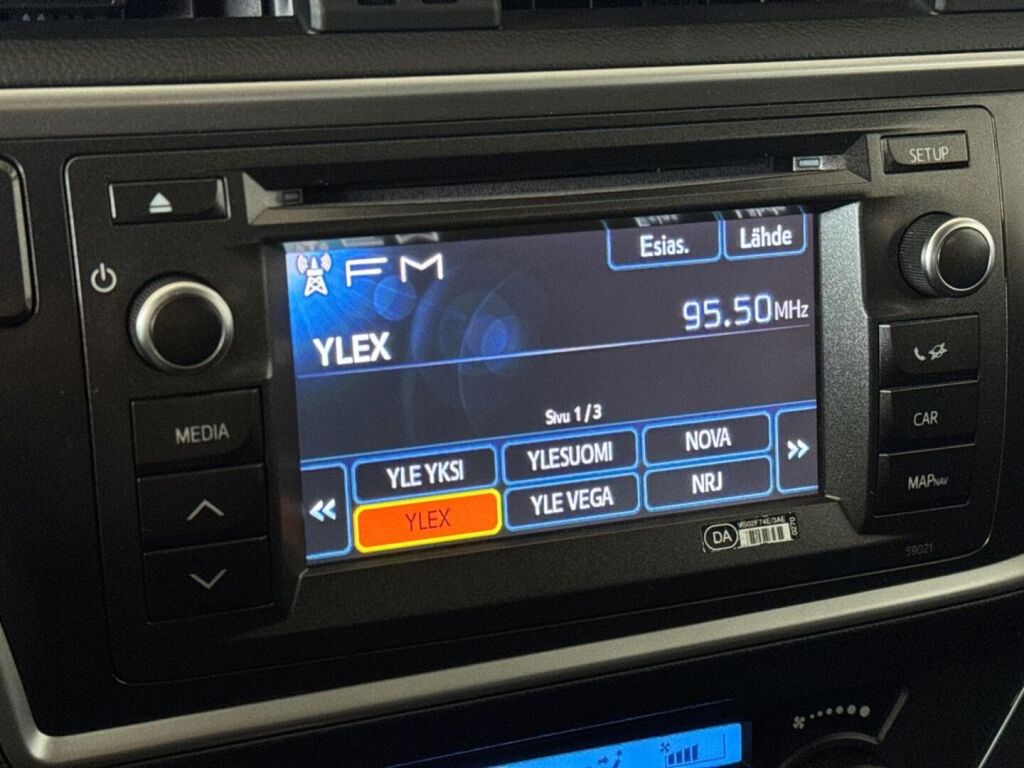 Toyota Auris 2014 Punainen