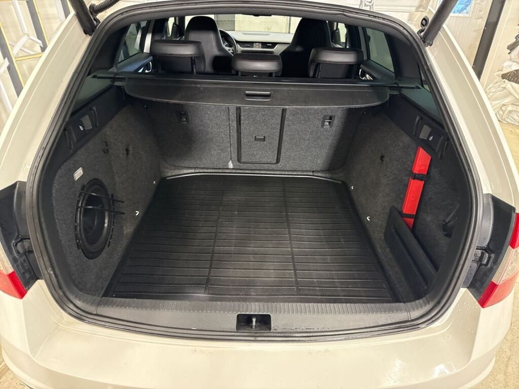 Skoda Octavia 2014 Valkoinen