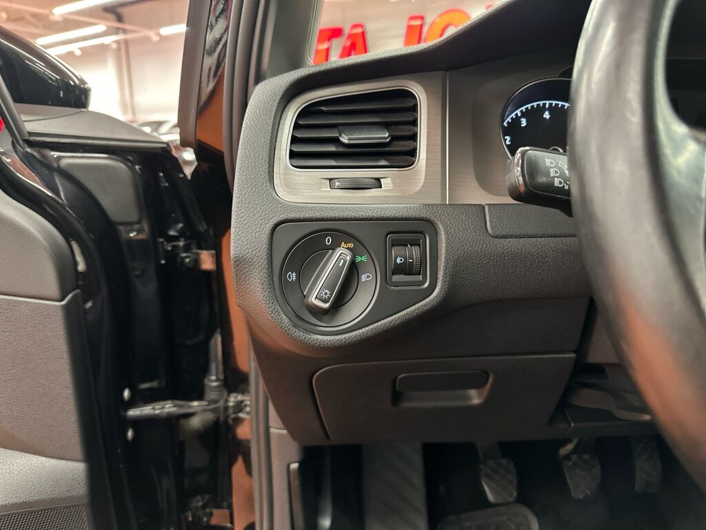 Volkswagen Golf 2014 Musta