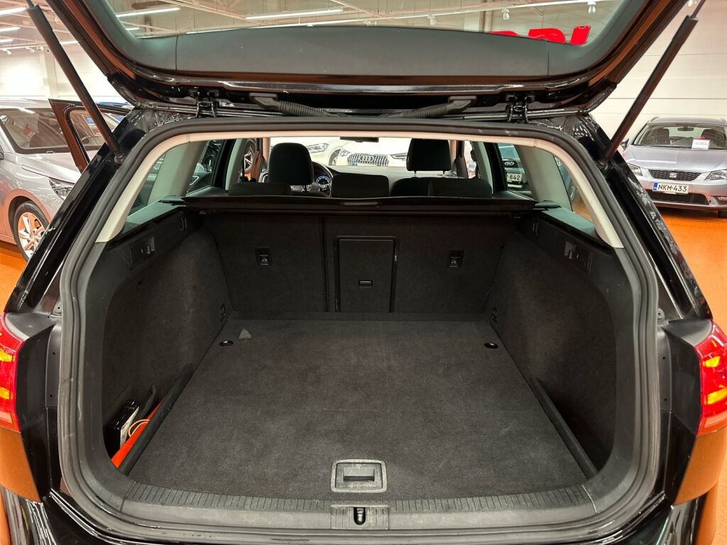 Volkswagen Golf 2014 Musta