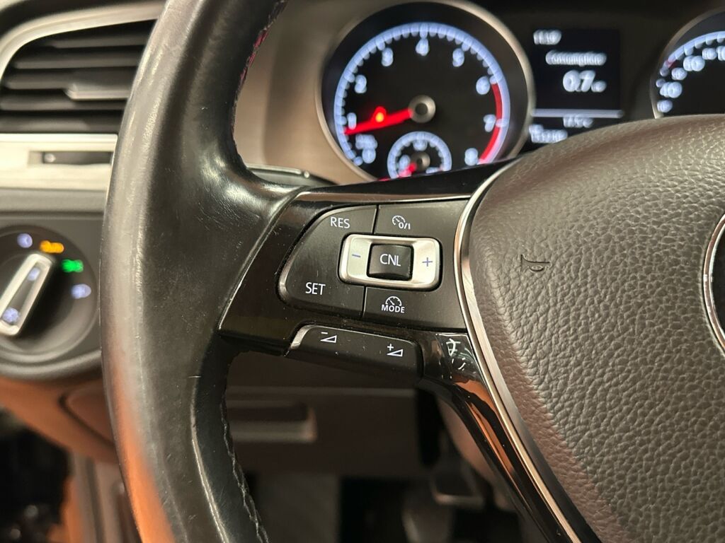 Volkswagen Golf 2014 Musta