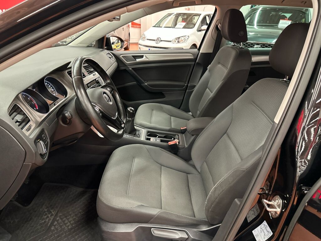 Volkswagen Golf 2014 Musta