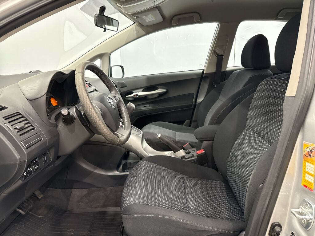 Toyota Auris 2011 Hopea