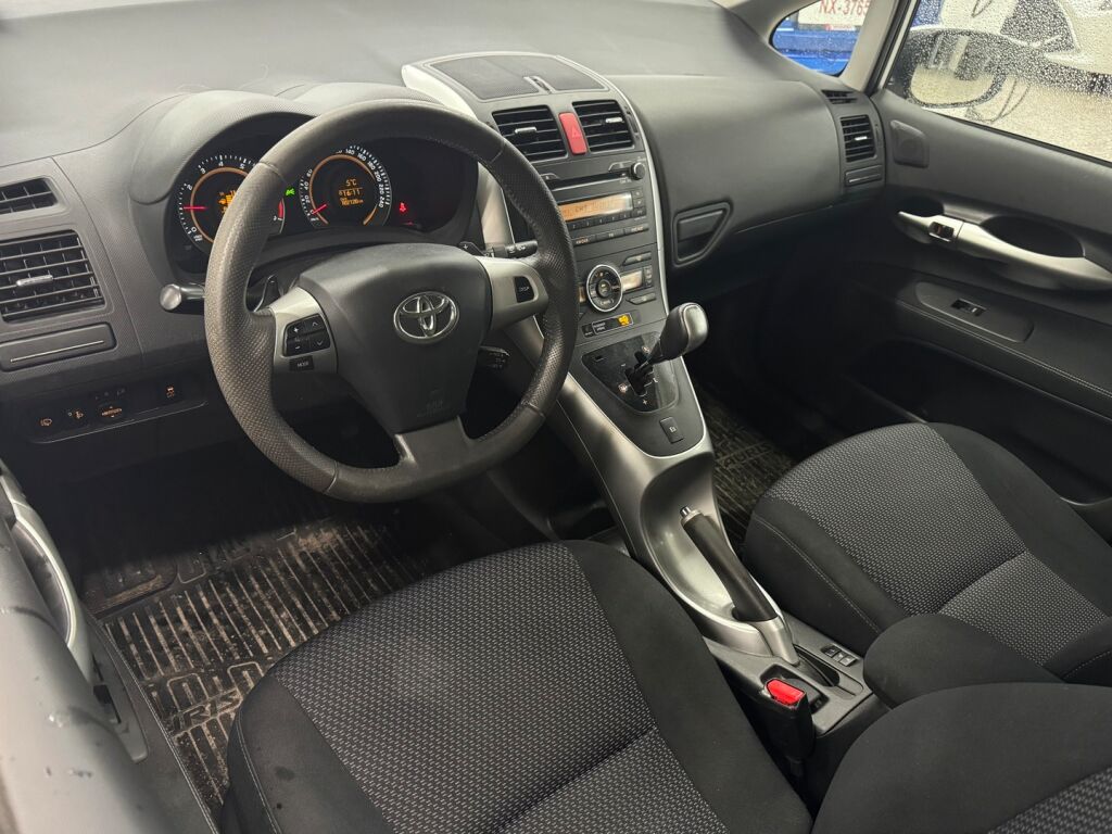 Toyota Auris 2011 Hopea
