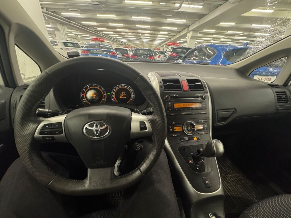 Toyota Auris 2011 Hopea