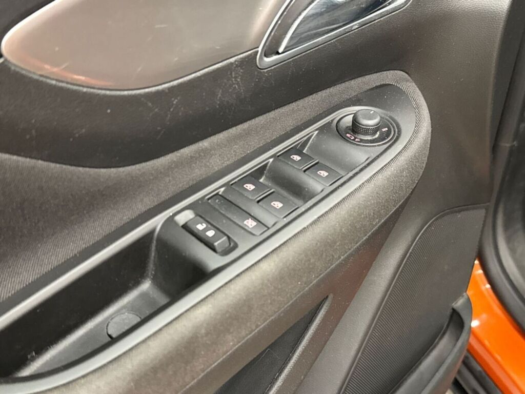Opel Mokka 2014 Oranssi