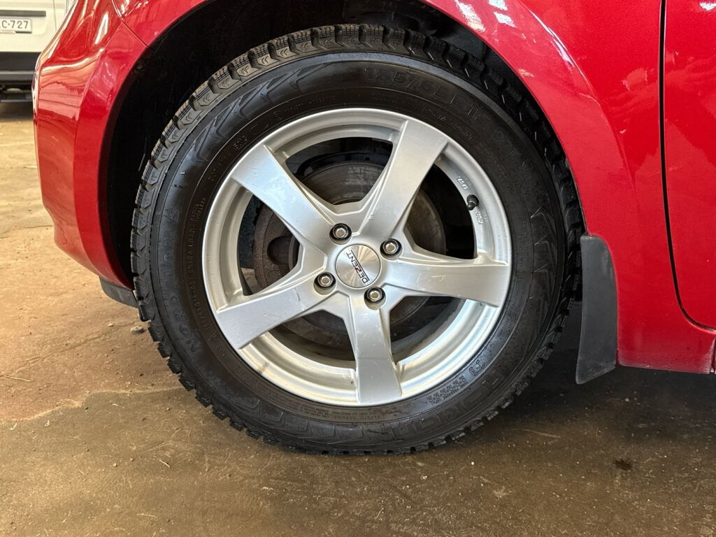 Kia Rio 2014 Punainen