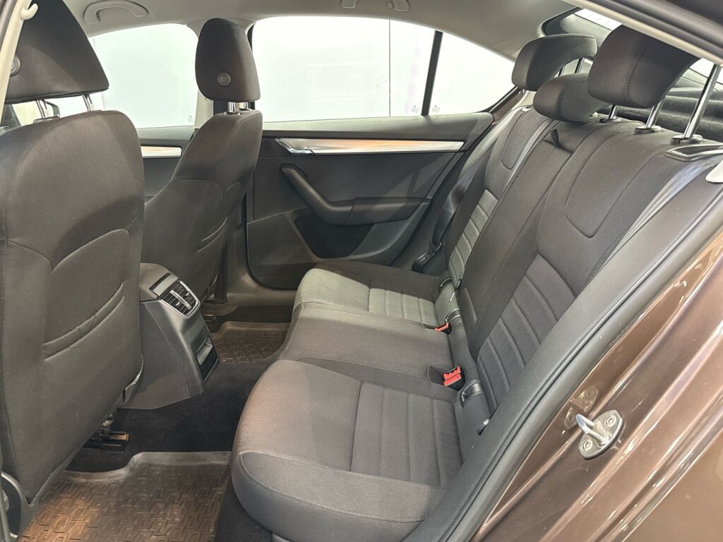 Skoda Octavia 2014 Ruskea (beige)